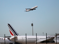 Pháp sẽ cấm bay chặng ngắn để giảm phát thải carbon, bảo vệ môi trường