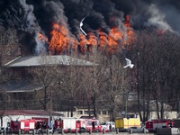 Cháy lớn trong đêm, nhà máy lịch sử Nevskaya Manufaktura ở St. Petersburg có nguy cơ đổ sập