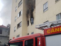 Cháy chung cư 21 tầng, nhiều người tháo chạy