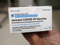 Johnson & Johnson hoãn giao vaccine cho châu Âu