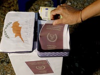 Hơn 50% số “hộ chiếu vàng” ở CH Cyprus được cấp trái phép