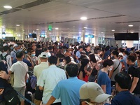 Bộ GTVT họp khẩn về ùn tắc tại sân bay Tân Sơn Nhất