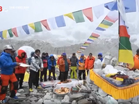 Hướng dẫn viên người Nepal chinh phục đỉnh Everest lần thứ 25