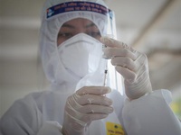 Bắt đầu tiêm vaccine phòng COVID-19 cho công nhân tại Bắc Giang, Bắc Ninh