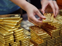 Giá vàng sẽ phải “vật lộn” để giữ mức tăng trên 1.900 USD/oz