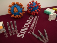 EU bắt đầu thẩm định vaccine Sinovac của Trung Quốc