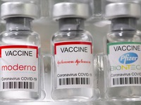 Bãi bỏ bản quyền vaccine có hữu ích cho cuộc chiến chống COVID-19?
