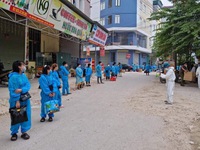 Bắc Giang: Chuyển gần 7.000 công nhân khỏi thôn Núi Hiểu