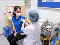 Tiến độ tiêm vaccine - mấu chốt đảm bảo tăng trưởng kinh tế Việt Nam