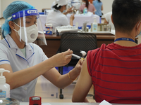 TP Hồ Chí Minh tiêm vaccine COVID-19 cho toàn bộ người dân từ 18 tuổi
