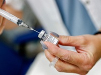 Israel cho phép tiêm tăng cường vaccine mũi thứ 3