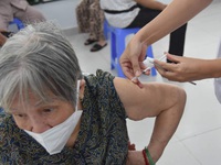 TP. Hồ Chí Minh tiêm vaccine phòng COVID-19 cho người trên 65 tuổi