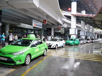 Đề nghị bổ sung xe đưa/đón khách từ sân bay Nội Bài vào “luồng xanh'