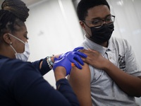 Mỹ đưa ra nhiều hạn chế với người chưa tiêm vaccine