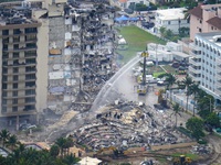 Sập chung cư ở Florida: Số người thiệt mạng tăng lên 24, phá dỡ phần còn lại của tòa nhà trước khi bão đổ bộ