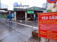 Residents of Hanoi inner districts allowed grocery shopping trips