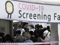 Thế giới có trên 217,1 triệu người mắc COVID-19, Nam Phi phát hiện biến thể mới có tới 59 đột biến