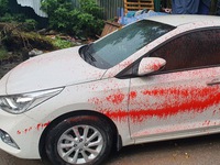 Ô tô bị tạt sơn hàng loạt khi đỗ qua đêm tại một khu đô thị ở Hà Nội
