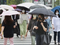 Nhật Bản gia hạn tình trạng khẩn cấp và kéo dài hoạt động của trung tâm tiêm chủng quy mô lớn
