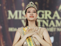 Hoa hậu Đoàn Thiên Ân: Chưa từng được đi máy bay, giảm 15kg để thi Hoa hậu