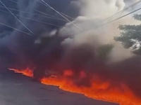 Đâm xe bồn vào cầu vượt đường sắt gây cháy lớn tại Mexico