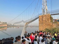 Thảm kịch sập cầu ở Ấn Độ khiến hơn 100 người chết: Cây cầu vừa được bảo dưỡng xong