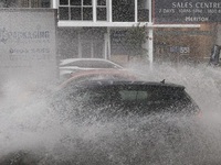 Sydney phá vỡ kỷ lục lượng mưa hàng năm, lũ quét tại Ấn Độ cuốn trôi nhiều người