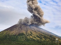 Núi lửa Chaparrastique phun trào, chính quyền El Salvador ra cảnh báo