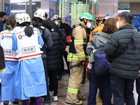 Tàu trật đường ray ở Hàn Quốc khiến ít nhất 30 người bị thương