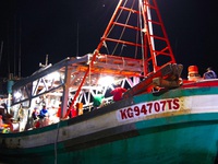 Bộ đội Biên phòng Cà Mau tiếp tục bắt giữ tàu chở dầu lậu trên biển