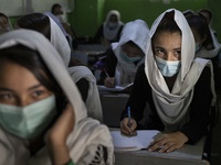 Taliban cấm giáo dục đại học cho phụ nữ trên toàn Afghanistan