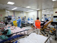 Các bệnh viện Trung Quốc bận rộn khi COVID-19 lây lan không kiểm soát