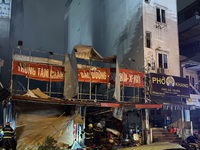 Vụ cháy nổ cửa hàng xe máy ở Hà Nội là do nổ bình gas khi ăn lẩu