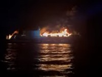 Cháy tàu du lịch chở gần 300 người trên Địa Trung Hải