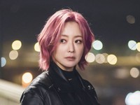 Kim Hee Sun nhuộm tóc hồng đóng thần chết