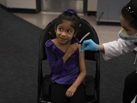 Hàng loạt quốc gia trên thế giới triển khai tiêm vaccine COVID-19 cho trẻ từ 5-11 tuổi