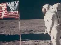 NASA bán đấu giá ảnh gốc trong sứ mệnh Apollo