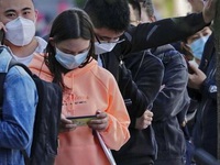 Trung Quốc đối phó làn sóng dịch bệnh lớn nhất, Hàn Quốc có trên 600.000 ca mắc mới 2 ngày liên tiếp