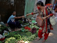 Xung đột ở Ukraine đẩy giá nhu yếu phẩm lên cao, người dân Ấn Độ “thắt lưng buộc bụng”