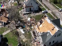 Lốc xoáy phá hủy nhiều nhà cửa tại Mỹ