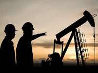 Giá dầu giảm mạnh trước khả năng Mỹ mở kho dự trữ