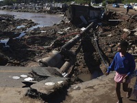 Số nạn nhân tử vong do lũ lụt ở Nam Phi tăng lên 443, nhiều người vẫn mất tích