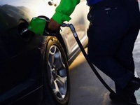 Mexico đình chỉ trợ giá nhiên liệu khi các tài xế Mỹ vượt biên mua xăng dầu giá rẻ