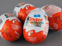 Ferrero thu hồi toàn bộ trứng chocolate Kinder Surprise nhiễm khuẩn tại Anh