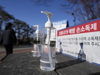 Từ 2/5, Hàn Quốc bãi bỏ quy định đeo khẩu trang ngoài trời
