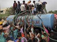 Thiếu nước và dịch bệnh do nắng nóng kỷ lục tại Ấn Độ