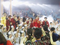 Nghệ sĩ Việt tưng bừng, hạnh phúc trong lễ khai mạc SEA Games 31