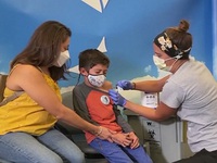 Mỹ đẩy nhanh tốc độ tiêm vaccine trước Thu - Đông