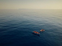Chìm thuyền chở người di cư ở ngoài khơi bờ biển Tunisia, 75 người mất tích