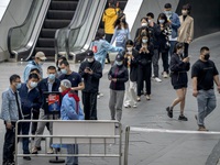 Người dân Bắc Kinh thận trọng quay lại làm việc sau kỳ nghỉ lễ dài ngày